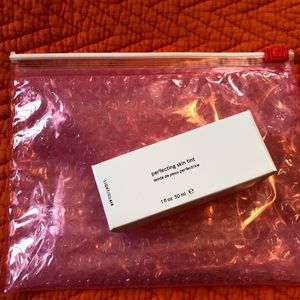 Glossier Perfecting Skin Tint - Light